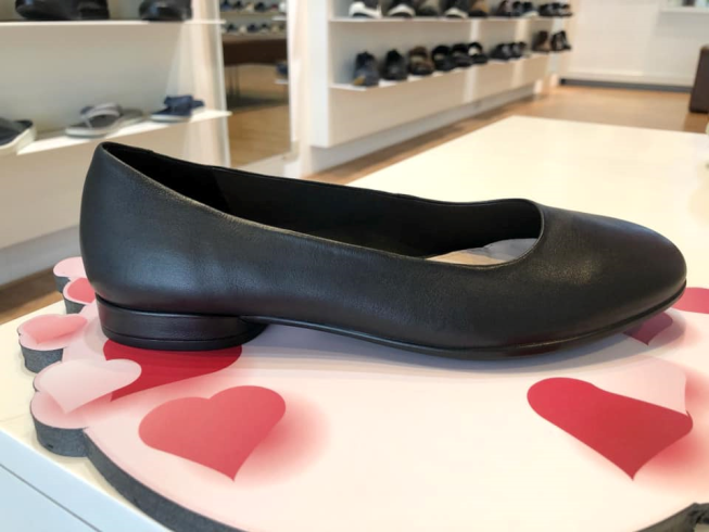 宏元皮鞋-ecco高雄門市