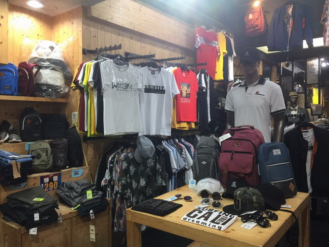 smile-紅番區中性服飾店