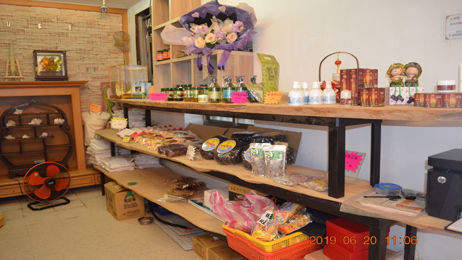 鯊魚黑幫農漁特產專賣店