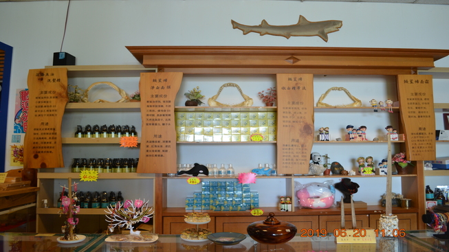 鯊魚黑幫農漁特產專賣店