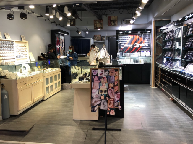 瘋斑馬專業穿洞